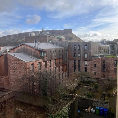 Crags View Apartment On The Royal Mile EDI Exterior foto