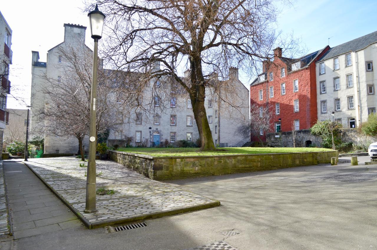 Crags View Apartment On The Royal Mile EDI Exterior foto