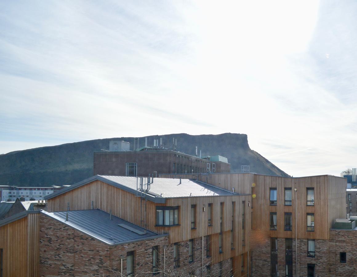 Crags View Apartment On The Royal Mile EDI Exterior foto